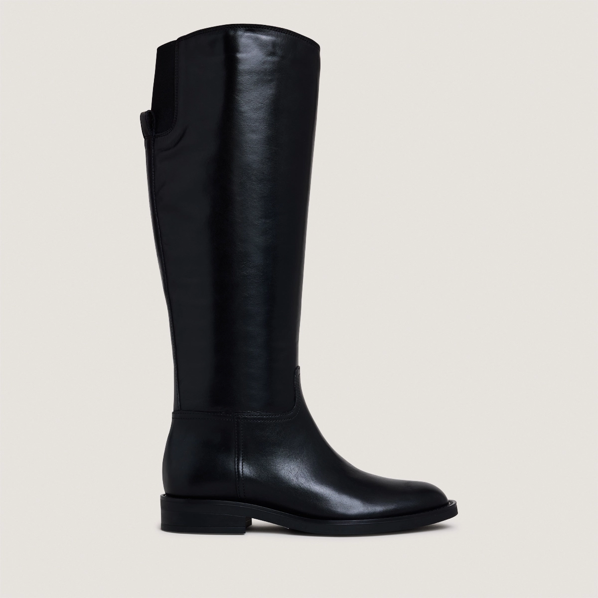 Boots with round toes in black leather | CATHY