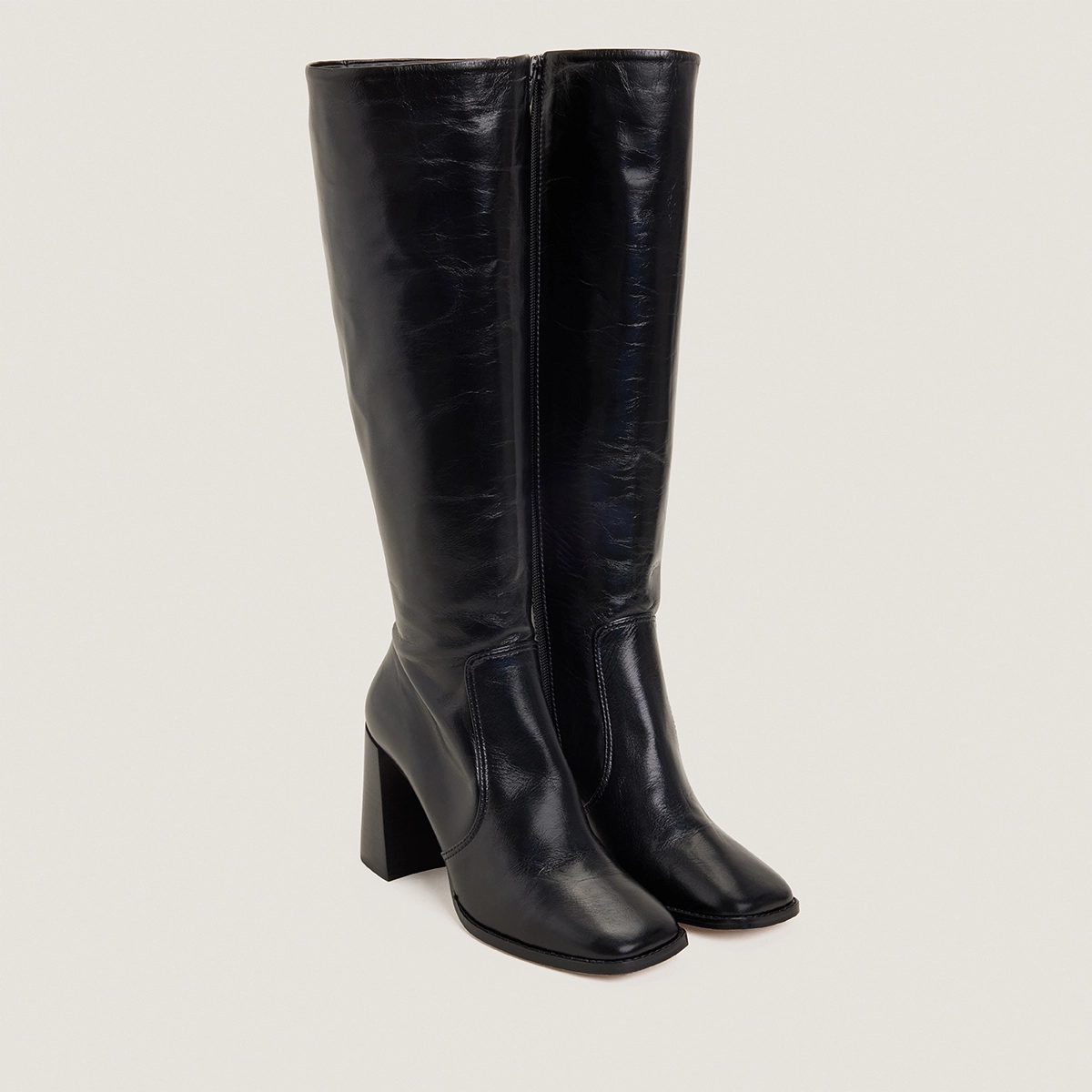High-heeled boots in aged black leather | VAUBY