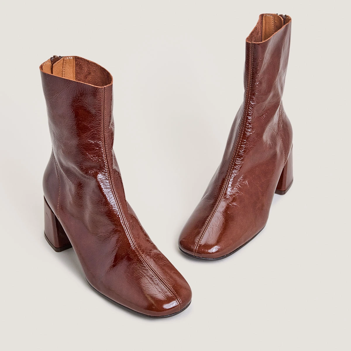 Ankle boots with back zippers in shiny brown leather | DENONIE