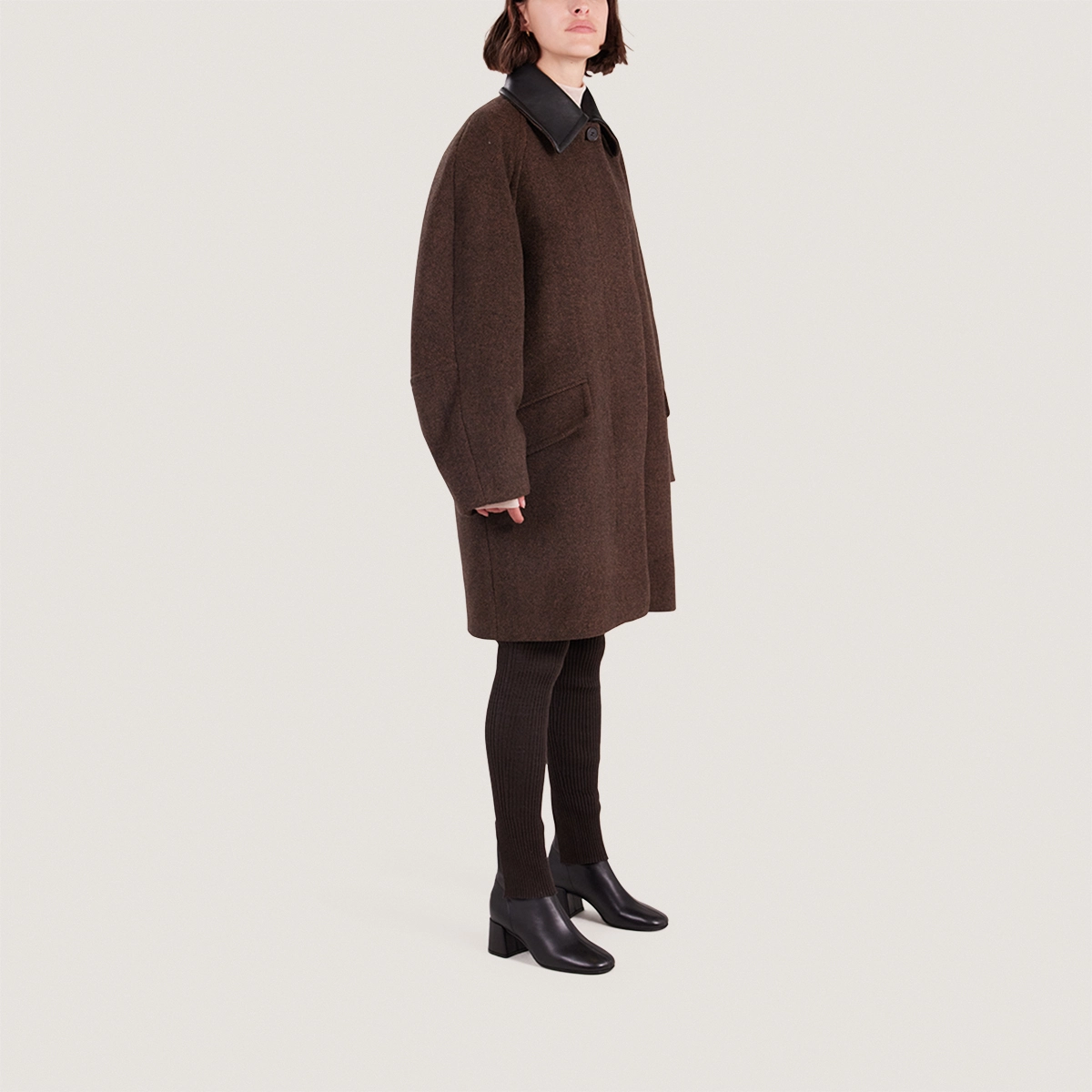 Ankle boots with back zippers in soft black leather | DENONIE