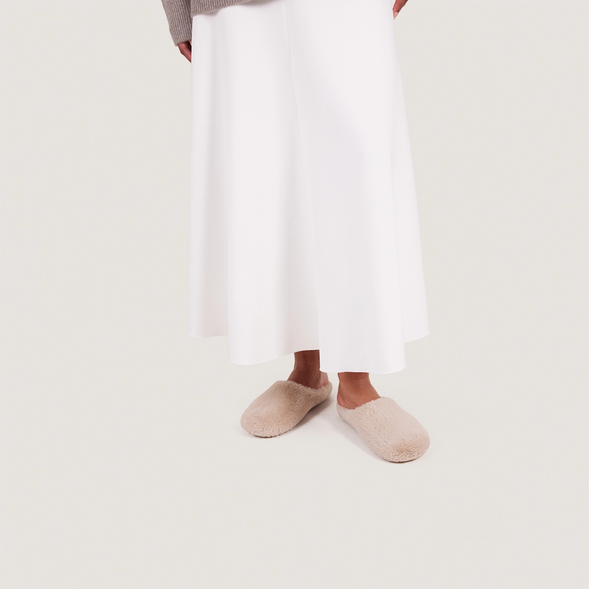 Slippers in beige fluffy fabric | JUDE