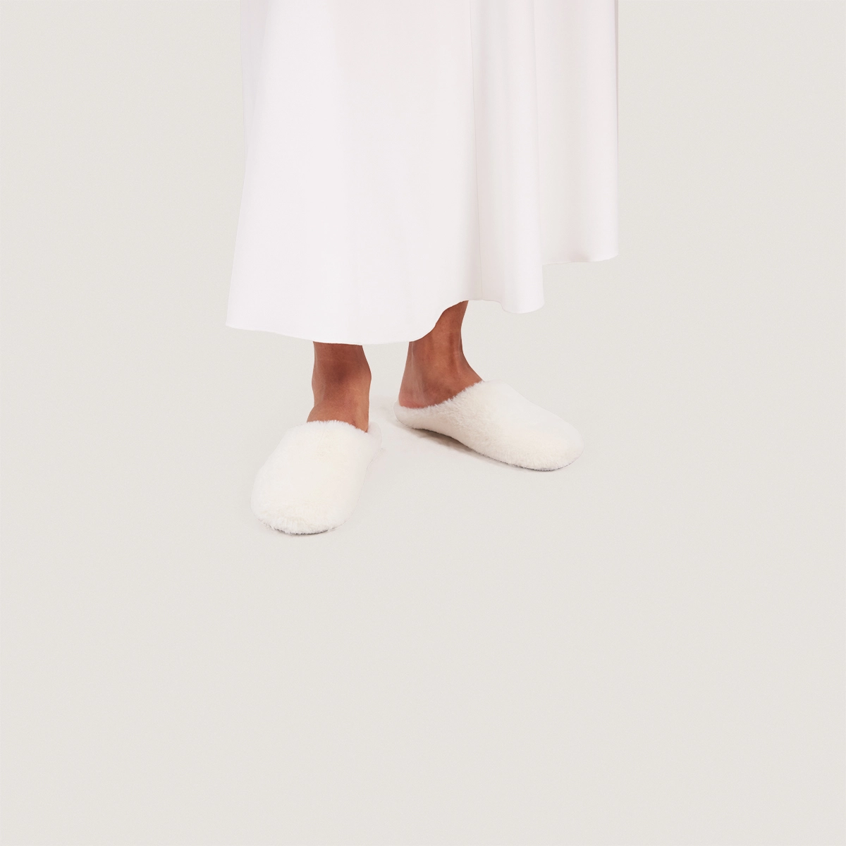 Slippers in ecru fluffy fabric | JUDE