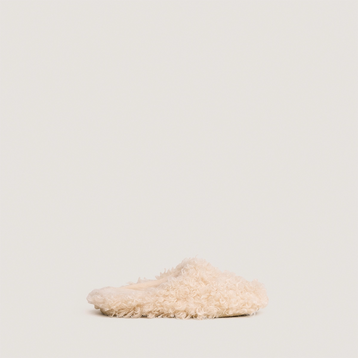 Slippers in beige fluffy fabric | JUDIE