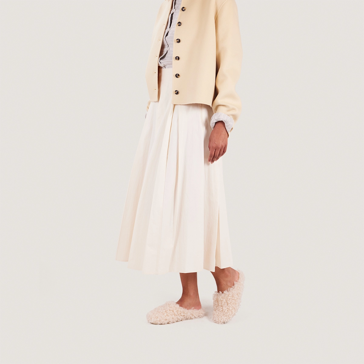 Slippers in beige fluffy fabric | JUDIE