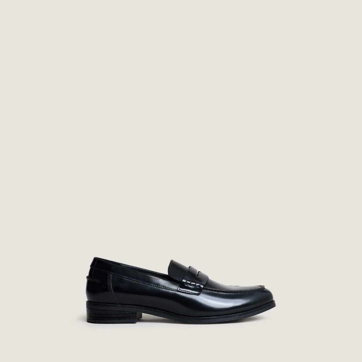 Round-toe loafers in glazed black leather | ALBIN