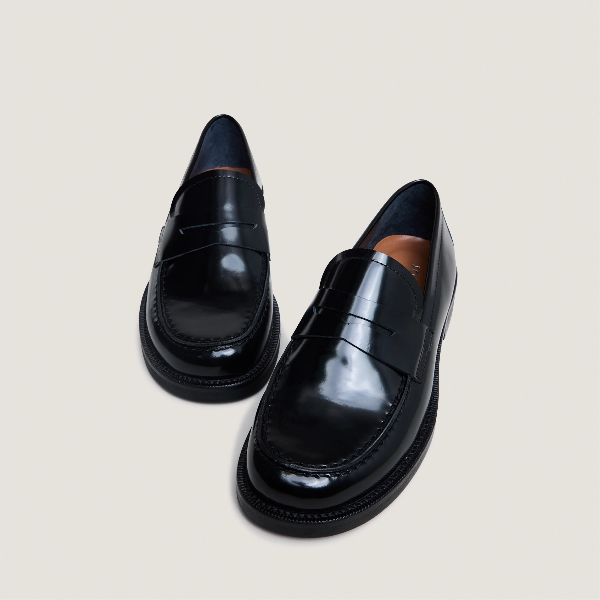 Round-toe loafers in glazed black leather | DOLIVIA