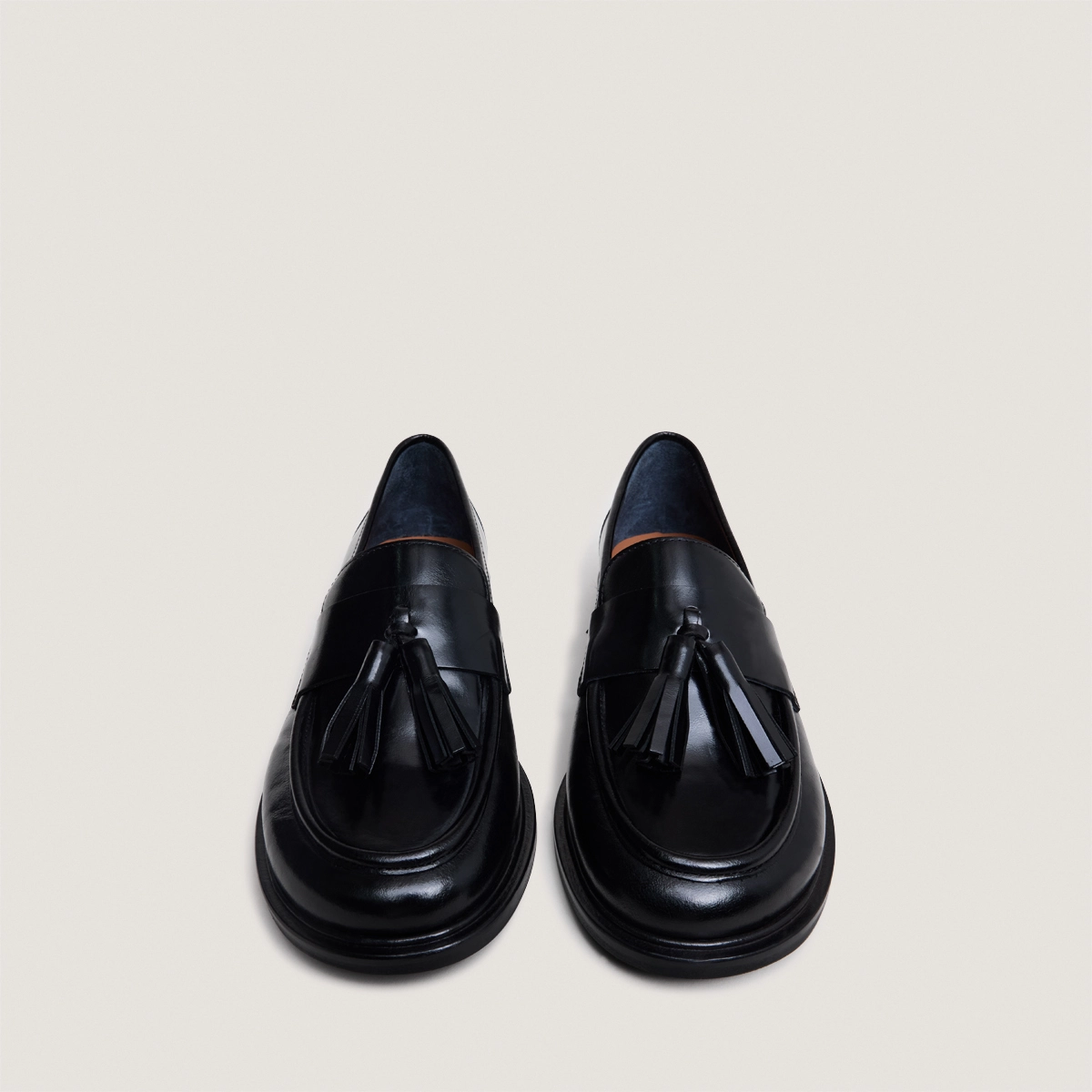 Loafers with tassels in black leather | DAMANDE