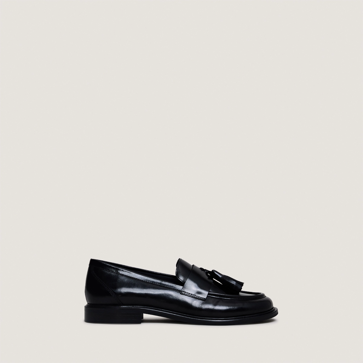 Loafers with tassels in black leather | DAMANDE