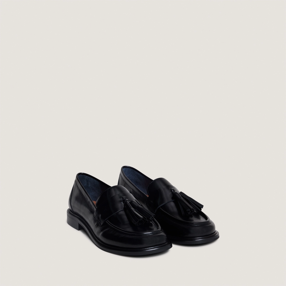 Loafers with tassels in black leather | DAMANDE