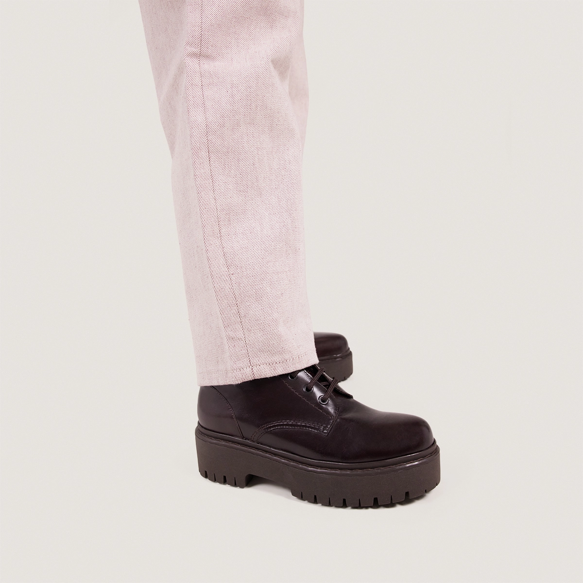 Lace-up boots in dark brown leather | ROBBO