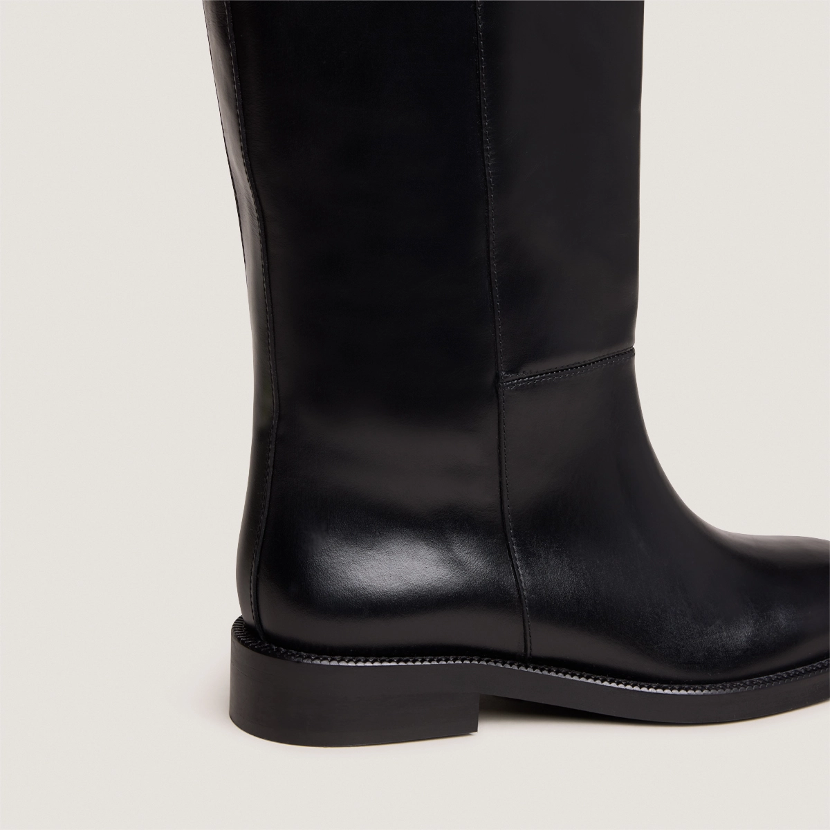 Tall boots with square toes in black leather | DAMEL