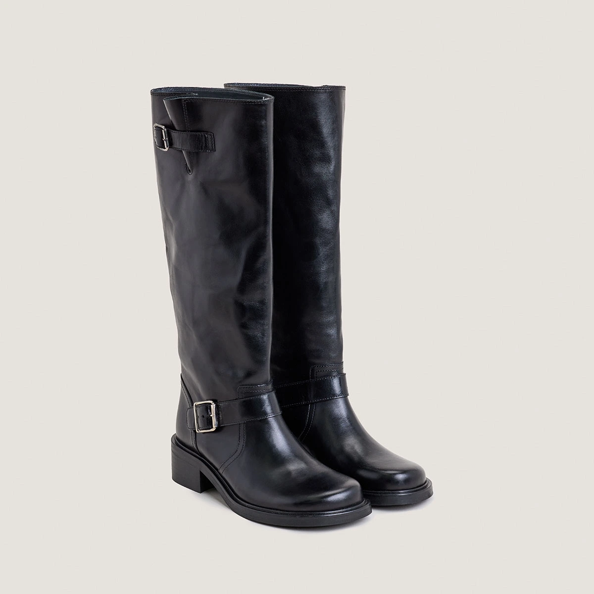 Tall boots with straps in black leather | DARJORIE