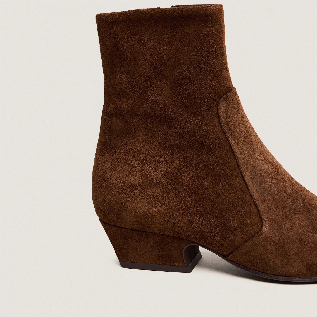 Pointed-toe ankle boots in brown suede | DOMAINE