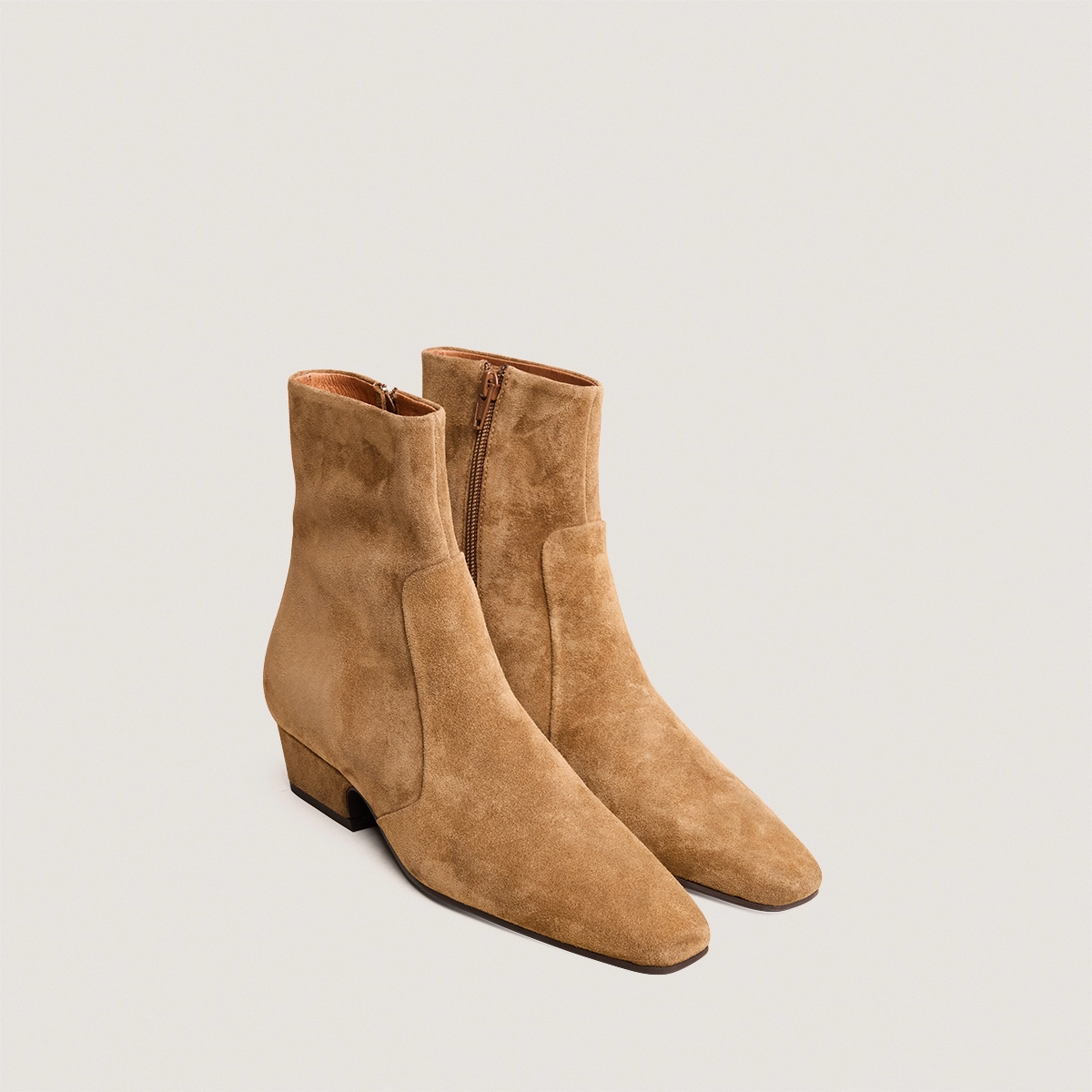 Pointed-toe ankle boots in tobacco suede | DOMAINE
