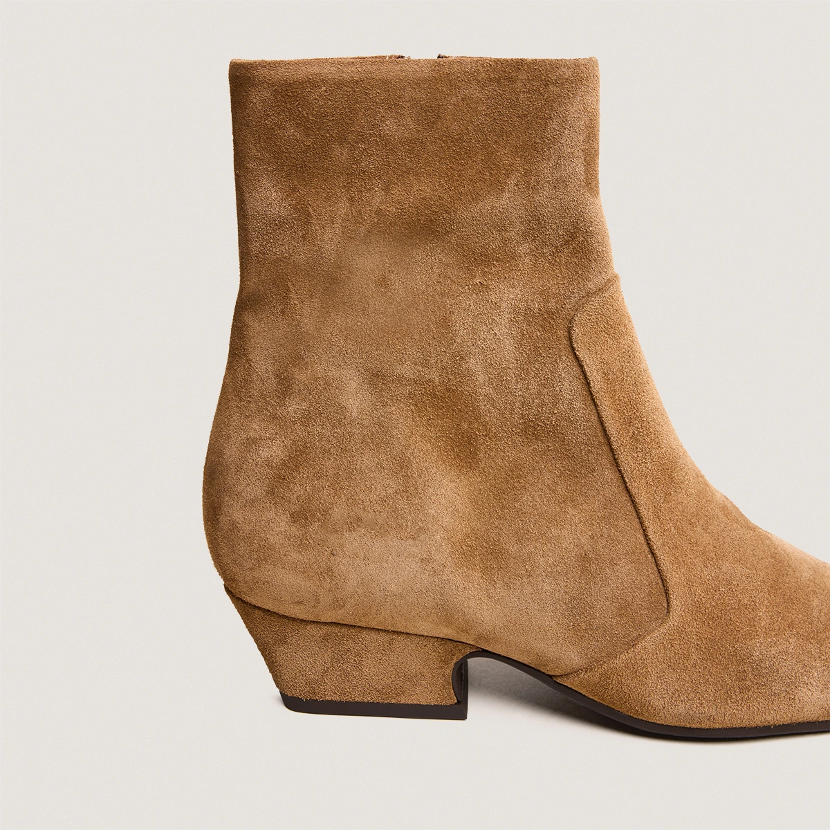 Pointed-toe ankle boots in tobacco suede | DOMAINE