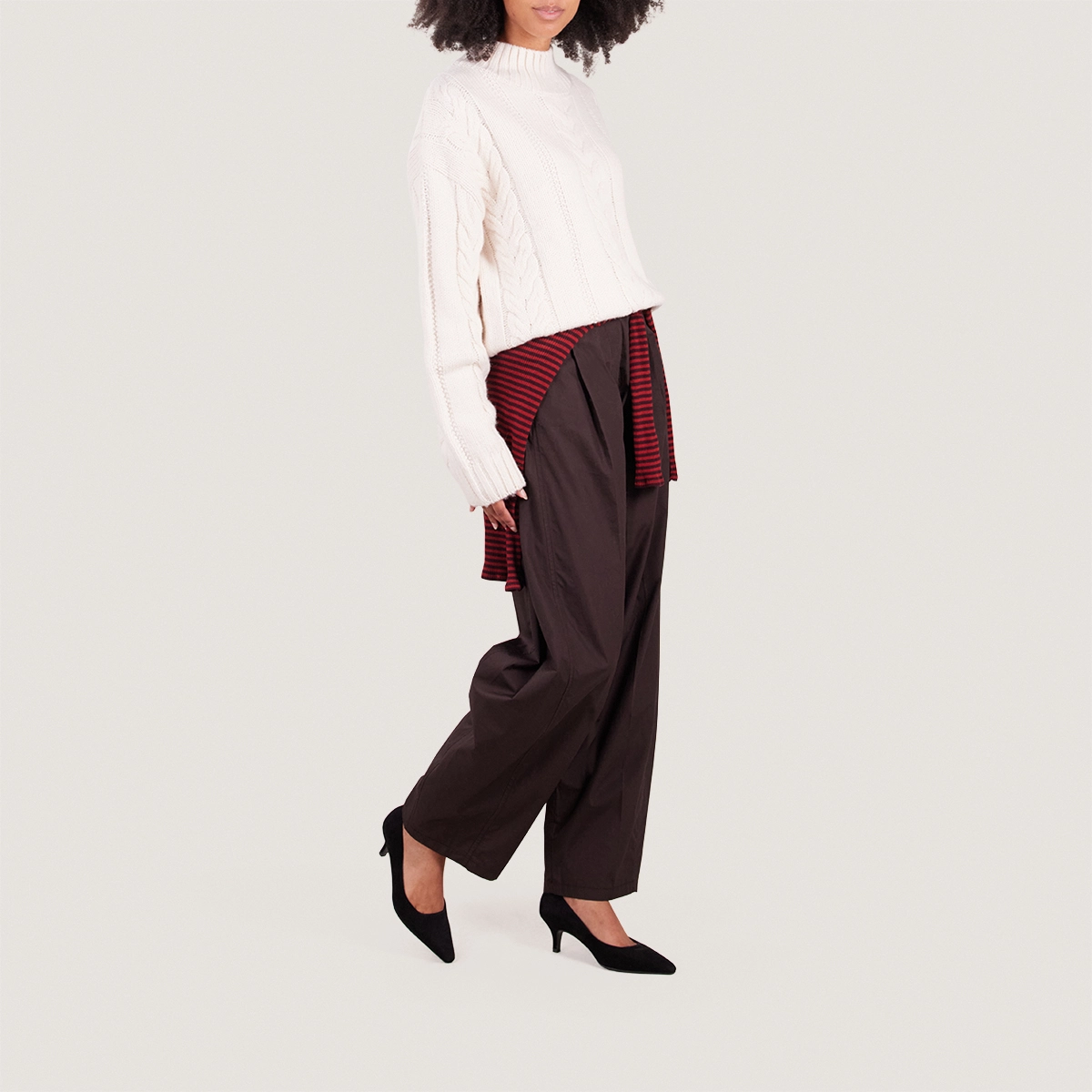 Pointed-toe pumps in black suede | DEBRIEF
