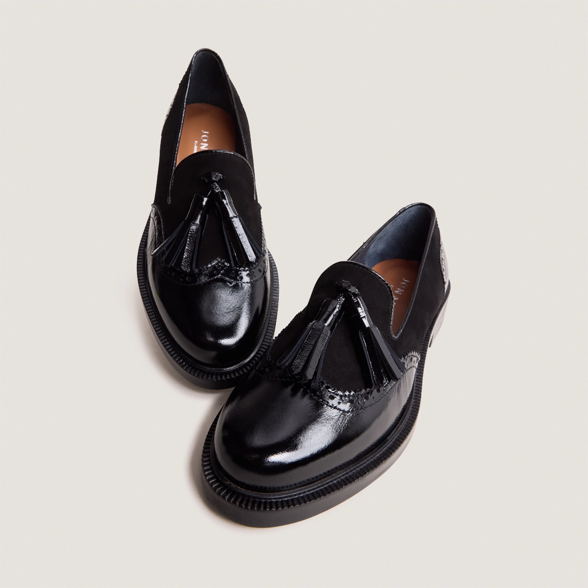 Tassel loafers in black shiny leather and black suede | DARTHUR