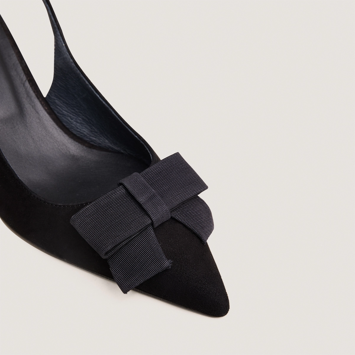 Slingback Pumps with Front Detail in black velvet | DAMELIE