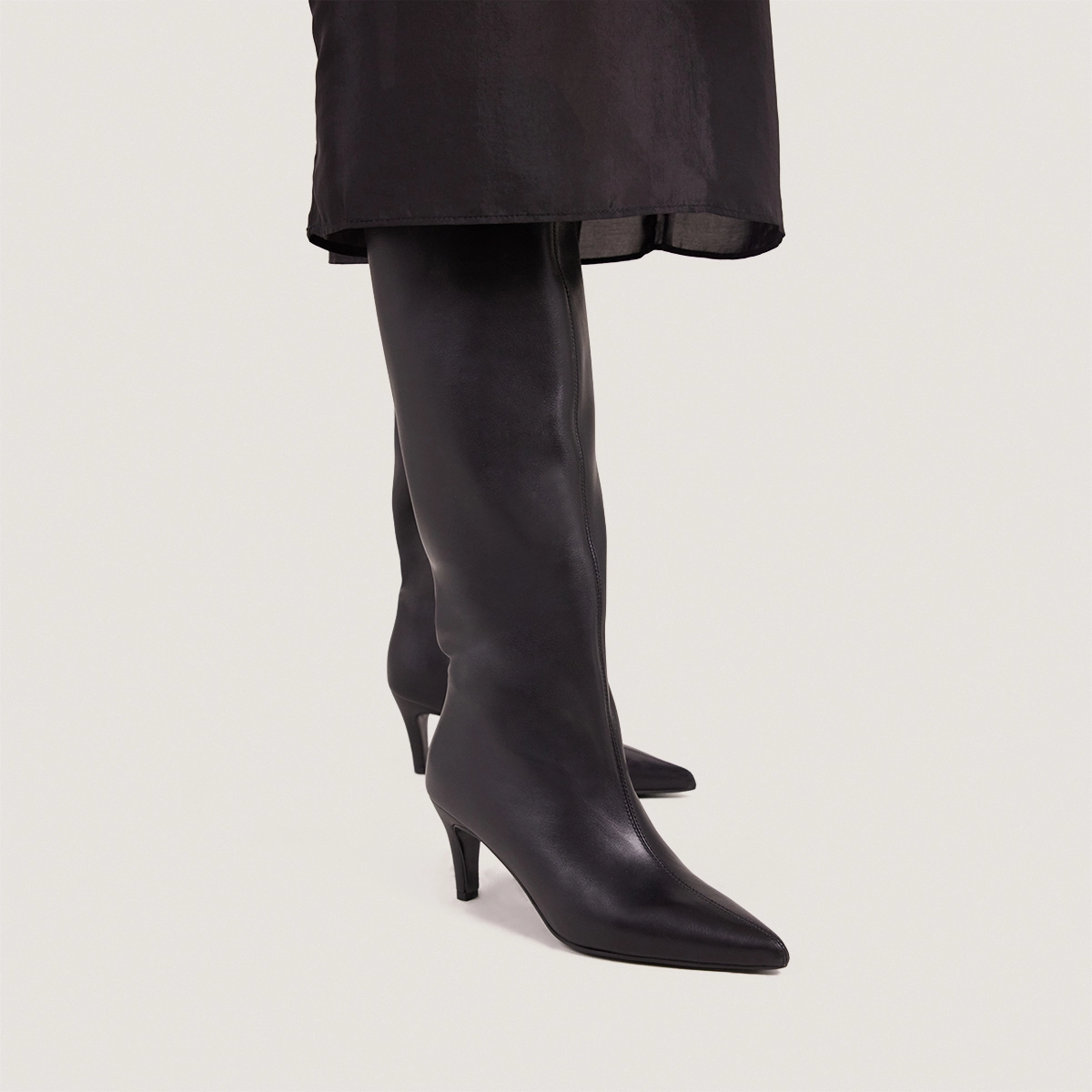 Heeled Pointed-Toe Boots in soft black leather | DELAINE