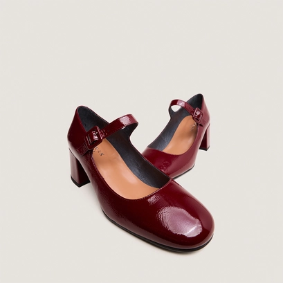 Heeled mary janes in pleated burgundy patent leather | dittus