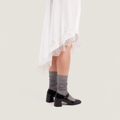 Heeled mary janes in pleated black patent leather | dittus