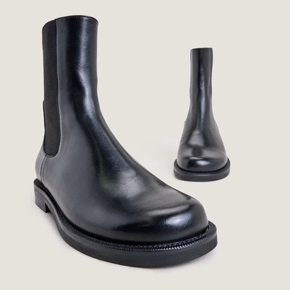 Boots with elastic panels in black leather | delodie