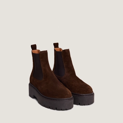 Platform boots with round toes in brown suede | ravie