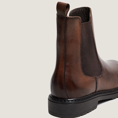 Chelsea boots in brown patinated leather | amical