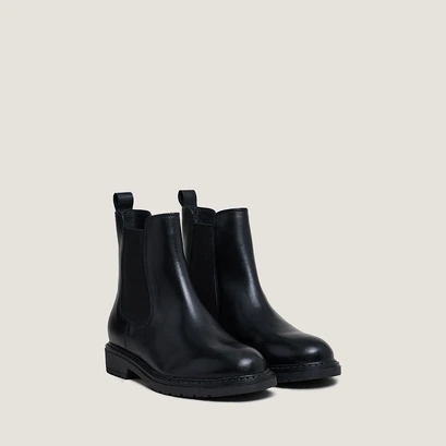 Chelsea boots in black leather | amical