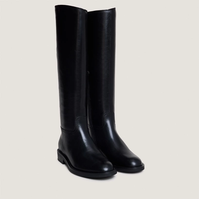 Boots with round toes in black leather | cathy