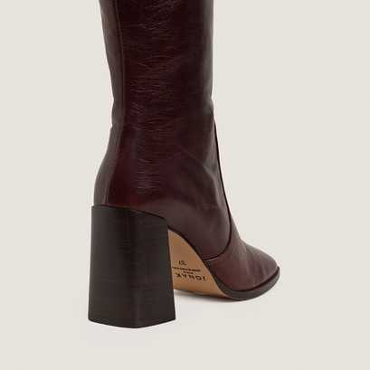 High-heeled boots in aged chocolate leather | vauby