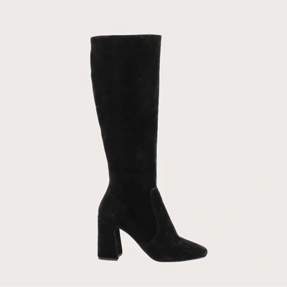 Heeled boots in black velvet | vaubussy