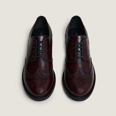 Cut-out derbies in burgundy patinated leather | altitude