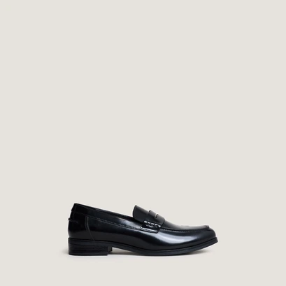 Round-toe loafers in glazed black leather | albin