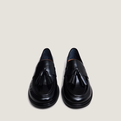 Loafers with tassels in black leather | damande