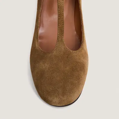 T-strap kitten heels in cognac suede | dalome