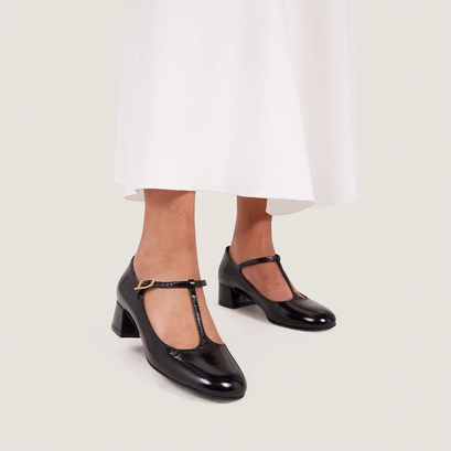 T-strap kitten heels in shiny black leather | dalome