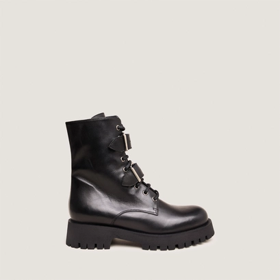 Boots with metal buckles in black leather | dalay
