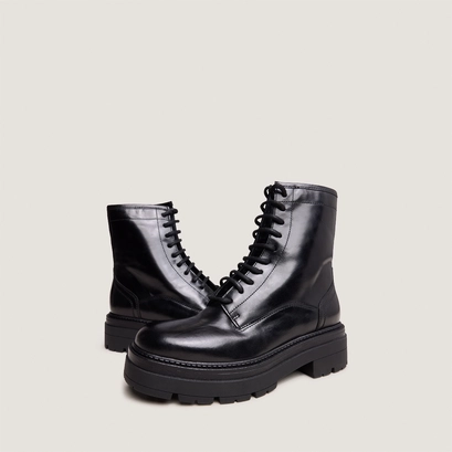 Boots with lug soles and laces in black leather | dicus