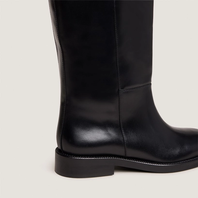 Tall boots with square toes in black leather | damel