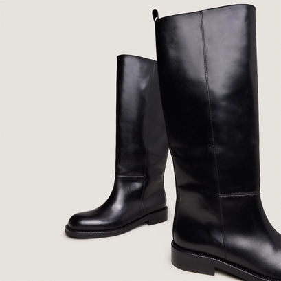 Tall boots with square toes in black leather | damel