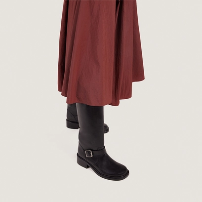 Tall boots with straps in black leather | darjorie
