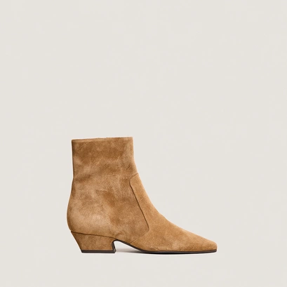 Pointed-toe ankle boots in tobacco suede | domaine