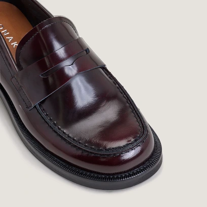 Round-toe loafers burgundy