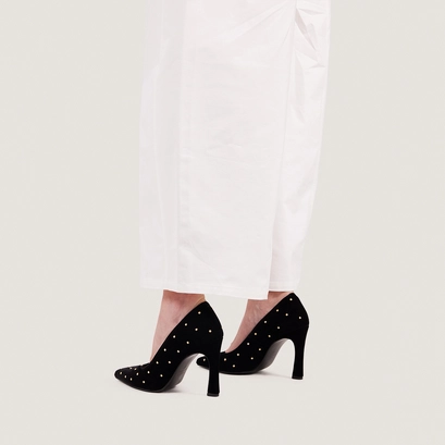Studded pumps in black velvet | danita