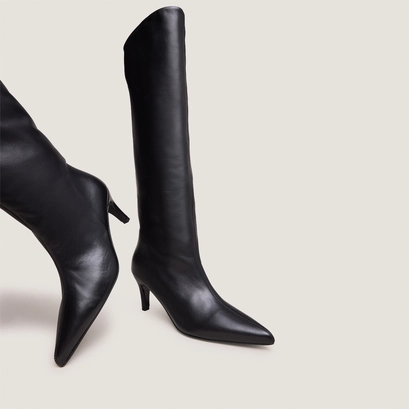 Heeled pointed-toe boots in soft black leather | delaine