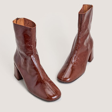 Ankle boots with back zippers brown