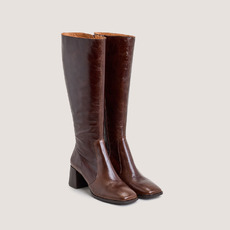 Square-toe boots brown