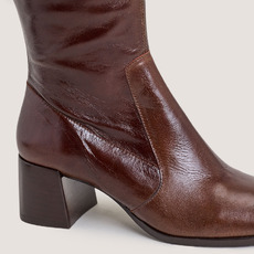 Square-toe boots brown
