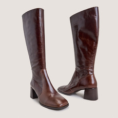 Square-toe boots brown